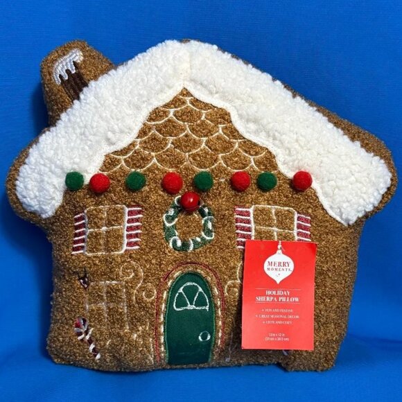 NEW SET OF 2 SHERPA GINGERBREAD HOUSE DECORATIVE HOLIDAY / CHRISTMAS PILLOWS NWT - Picture 11 of 13
